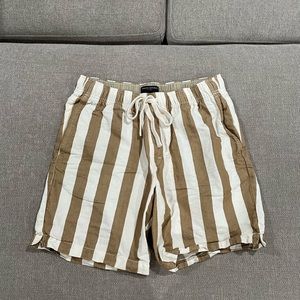 Men’s Banana Republic striped shorts